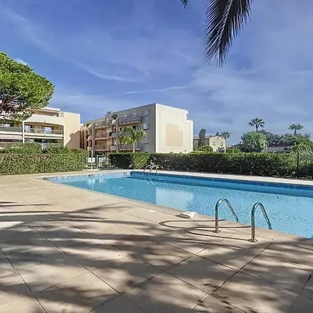Charming 2 Bedroom With Sea View, Pool And Parking Lejlighed