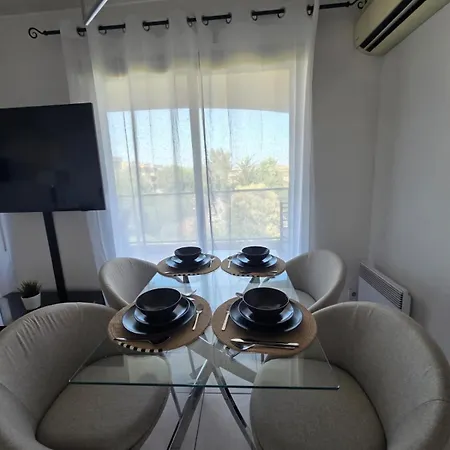 公寓 Charming 2 Bedroom With Sea View, Pool And Parking *
