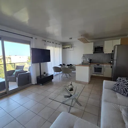 公寓 Charming 2 Bedroom With Sea View, Pool And Parking *