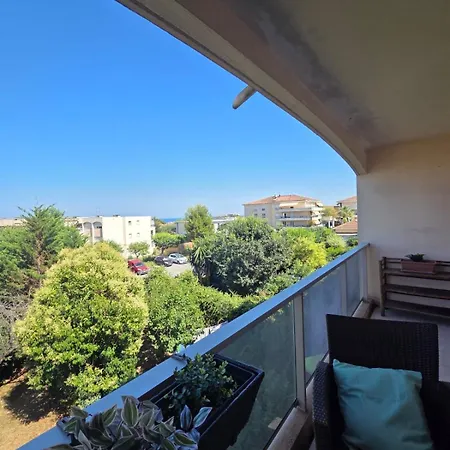 Charming 2 Bedroom With Sea View, Pool And Parking Lejlighed Antibes