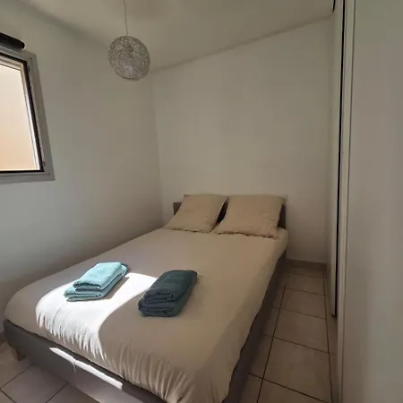 Charming 2 Bedroom With Sea View, Pool And Parking Lejlighed *