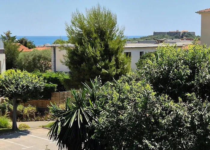 Charming 2 Bedroom With Sea View, Pool And Parking アパート *